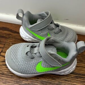 Nike running shoes for baby size 4C